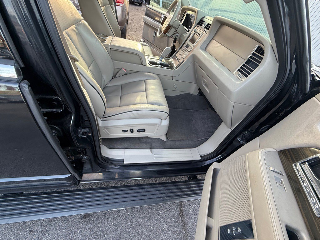 2007 Lincoln Navigator Image 29