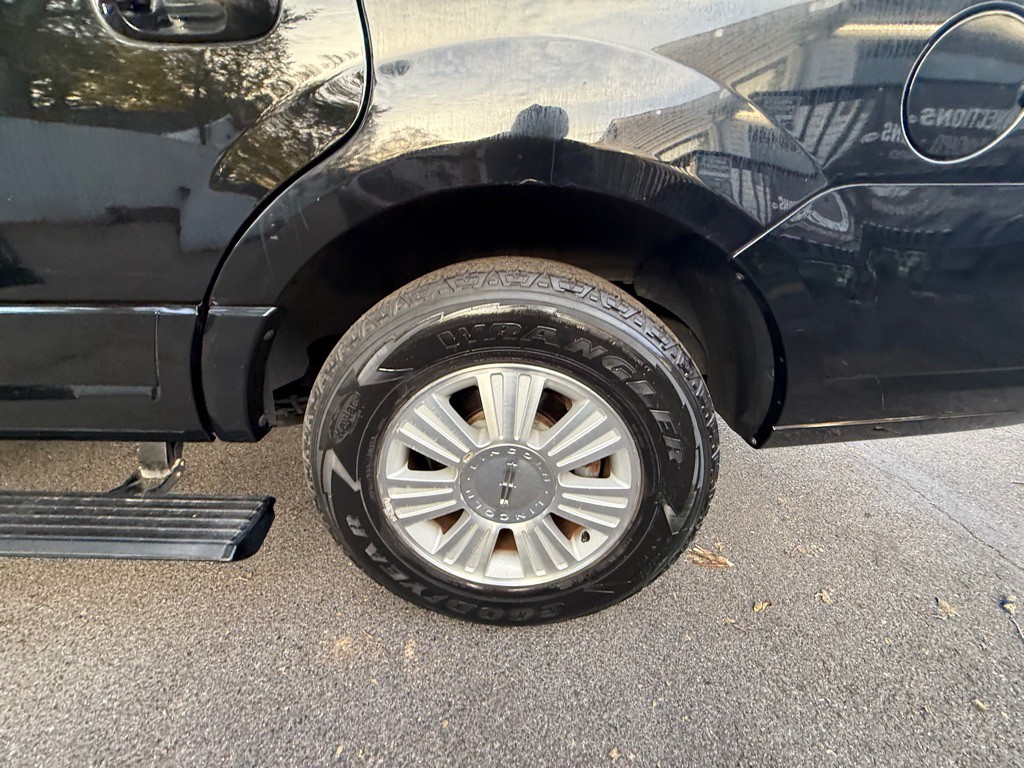 2007 Lincoln Navigator Image 37