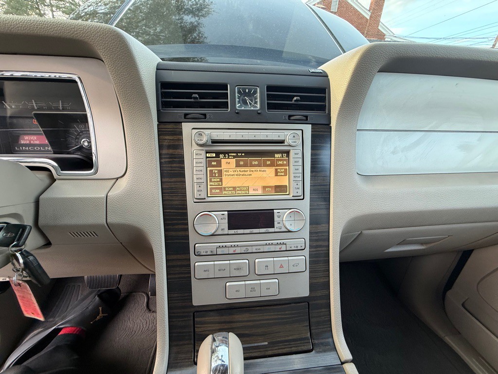 2007 Lincoln Navigator Image 38