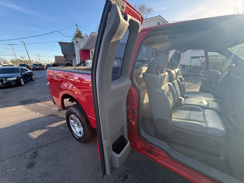 2005 Ford F-150 Image 32