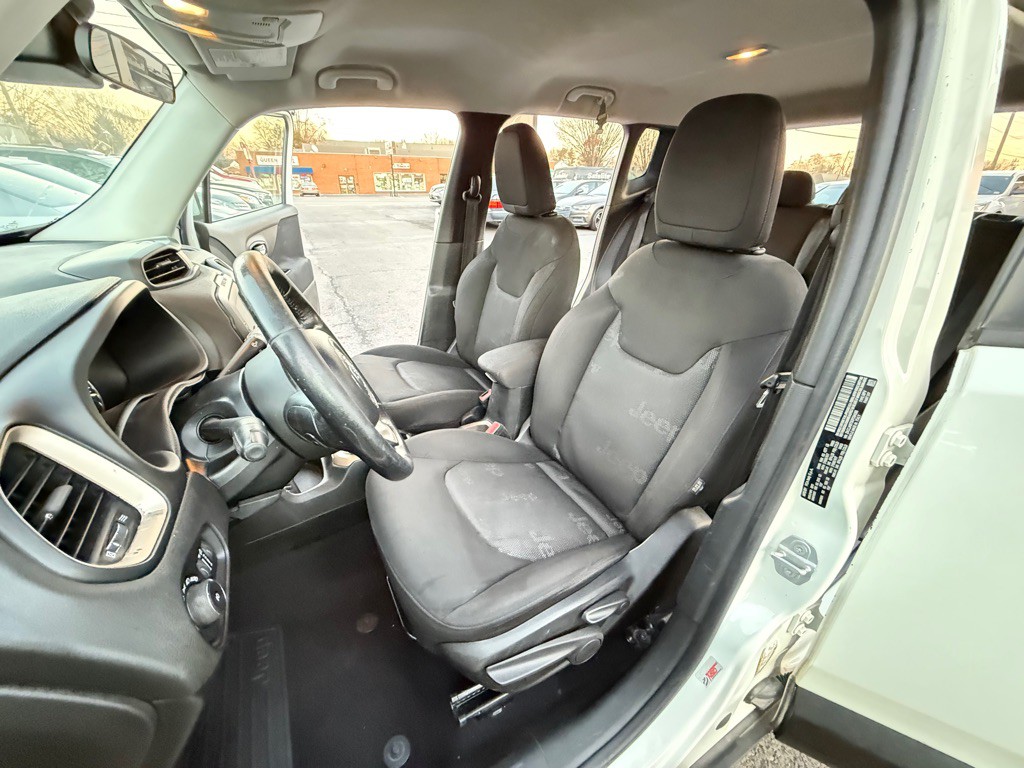 2016 Jeep Renegade Image 10