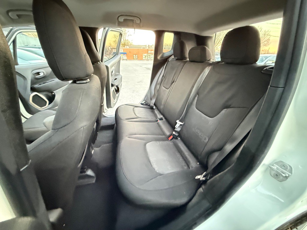 2016 Jeep Renegade Image 11