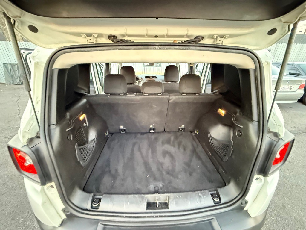 2016 Jeep Renegade Image 13