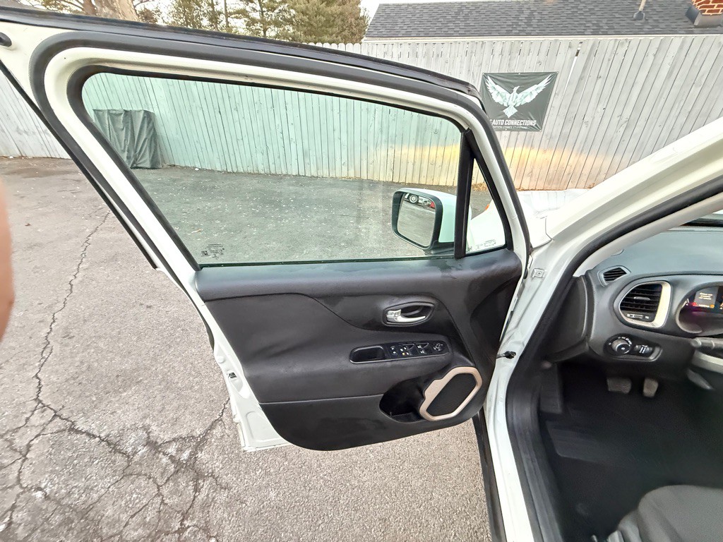 2016 Jeep Renegade Image 17