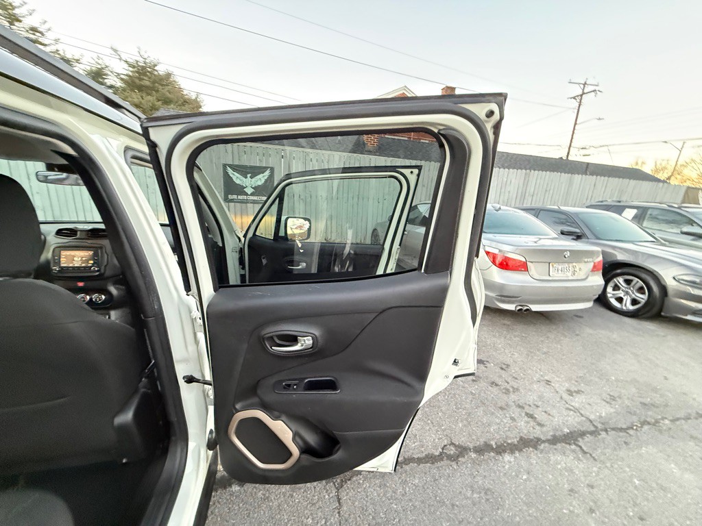 2016 Jeep Renegade Image 21