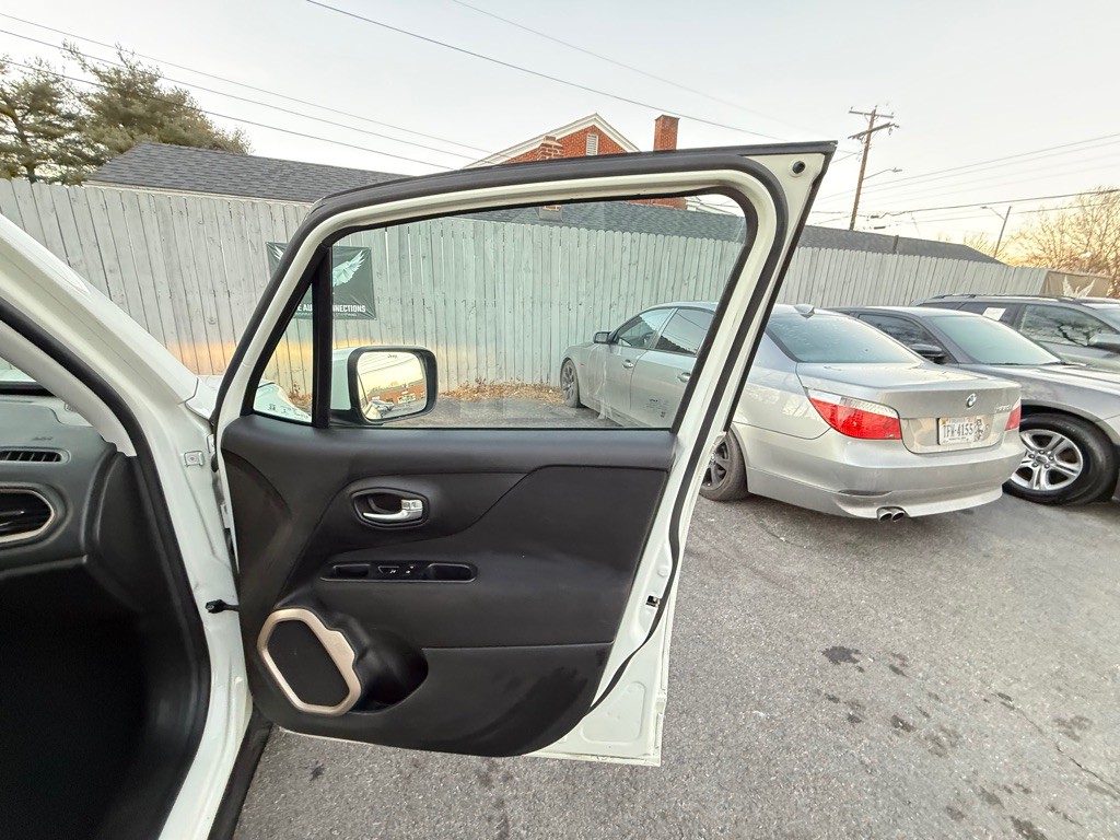 2016 Jeep Renegade Image 24