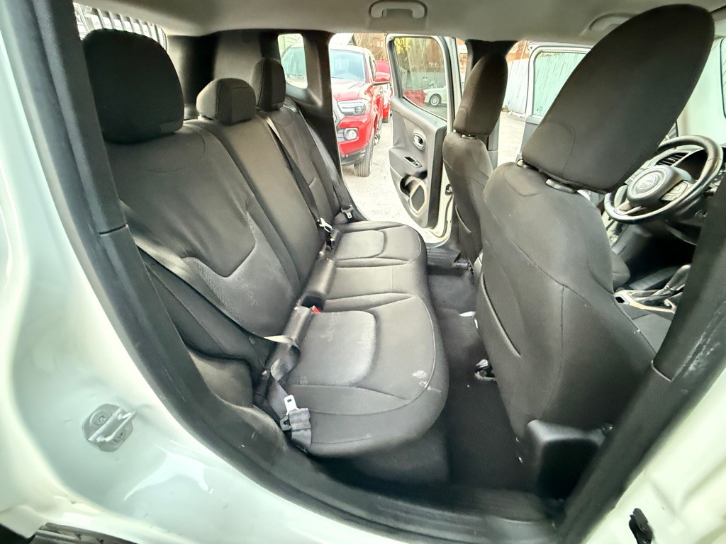 2016 Jeep Renegade Image 25