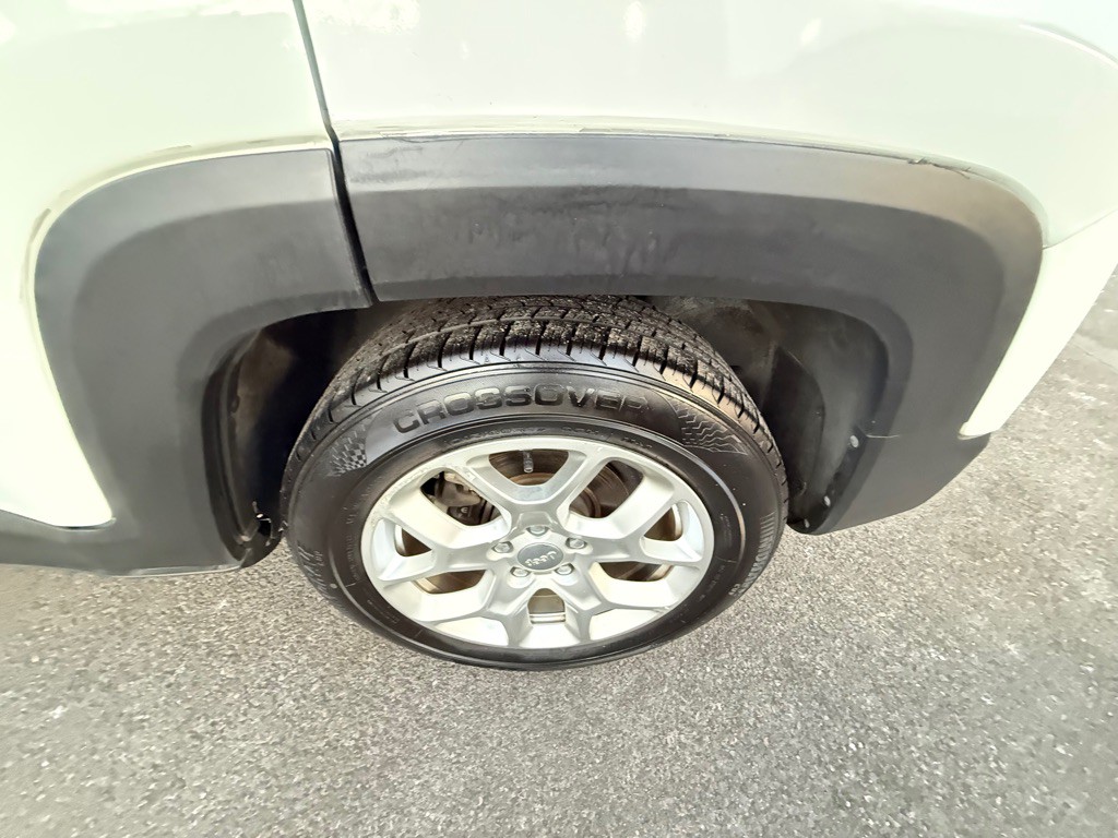 2016 Jeep Renegade Image 28