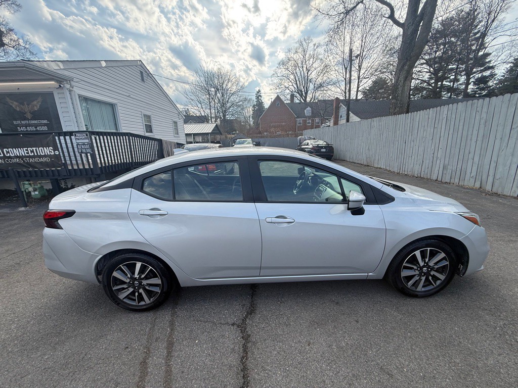 2021 Nissan Versa Image 2