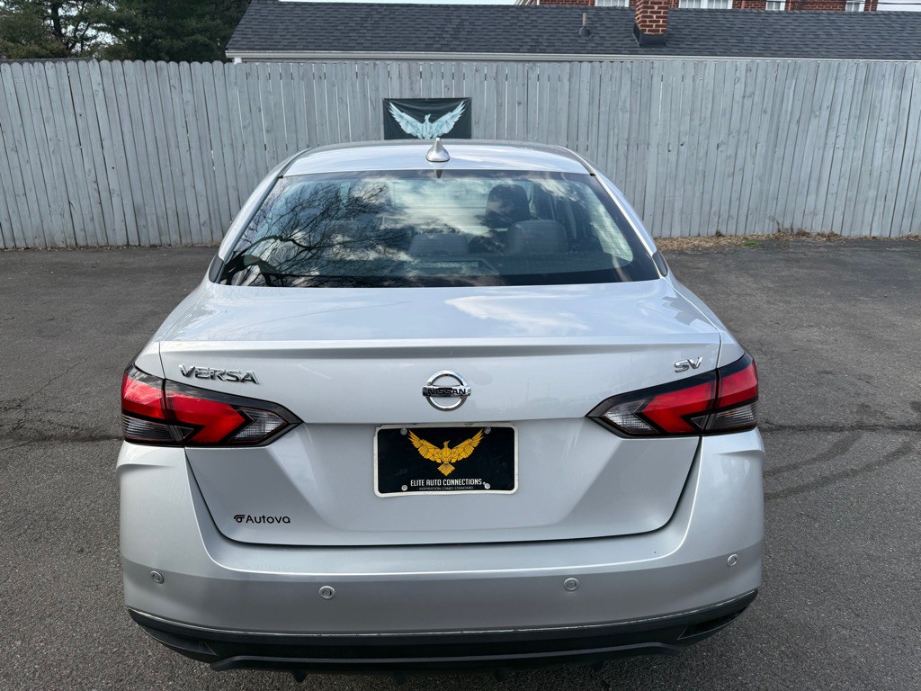 2021 Nissan Versa Image 4