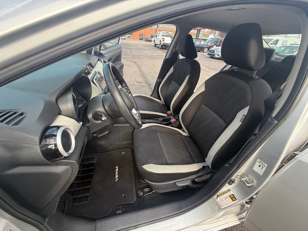 2021 Nissan Versa Image 9