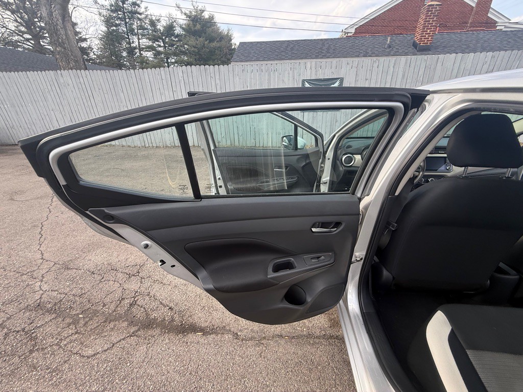 2021 Nissan Versa Image 12