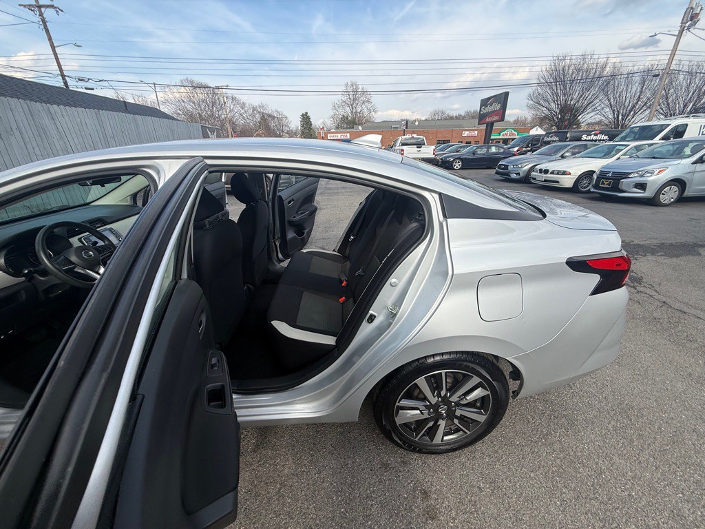 2021 Nissan Versa Image 13