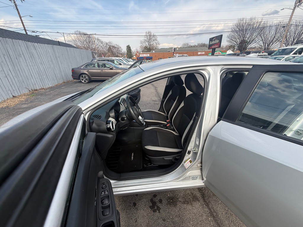 2021 Nissan Versa Image 14
