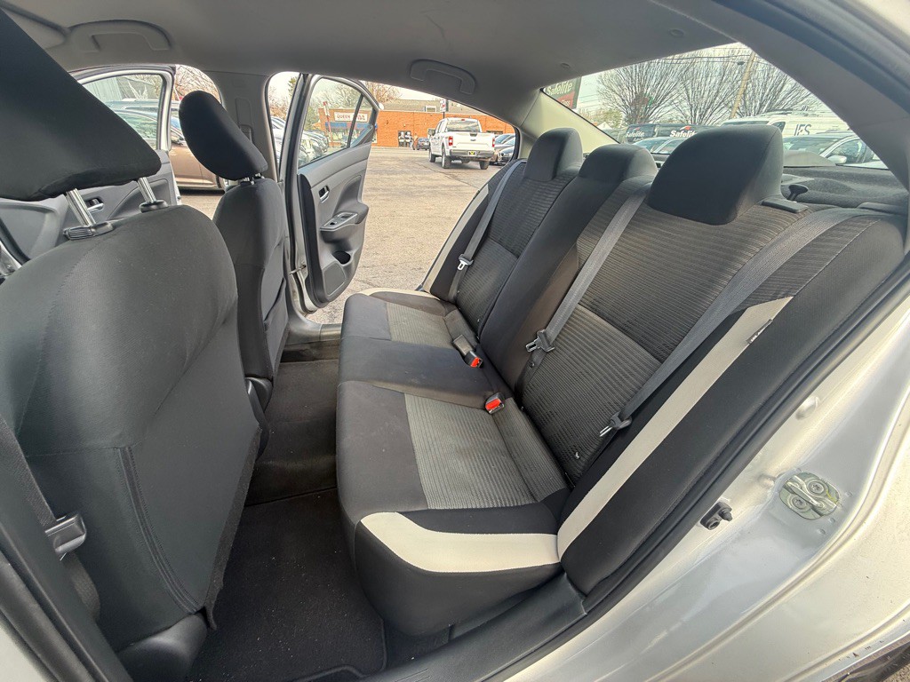 2021 Nissan Versa Image 15