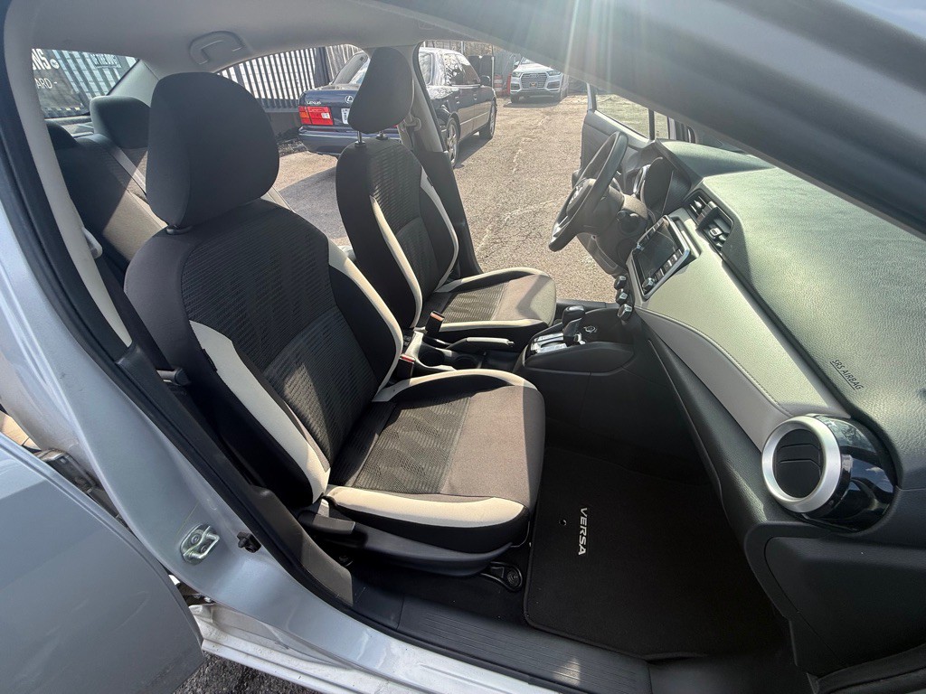 2021 Nissan Versa Image 21