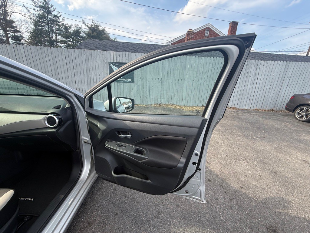 2021 Nissan Versa Image 24