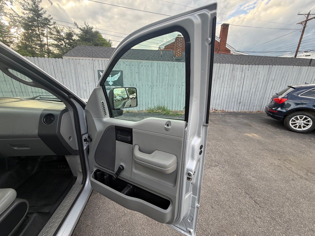 2005 Ford F-150 Image 17