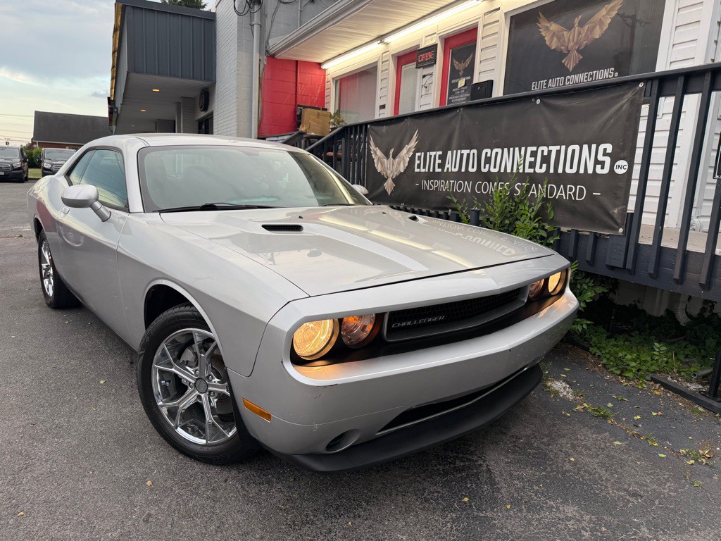 2012 Dodge Challenger Image 1