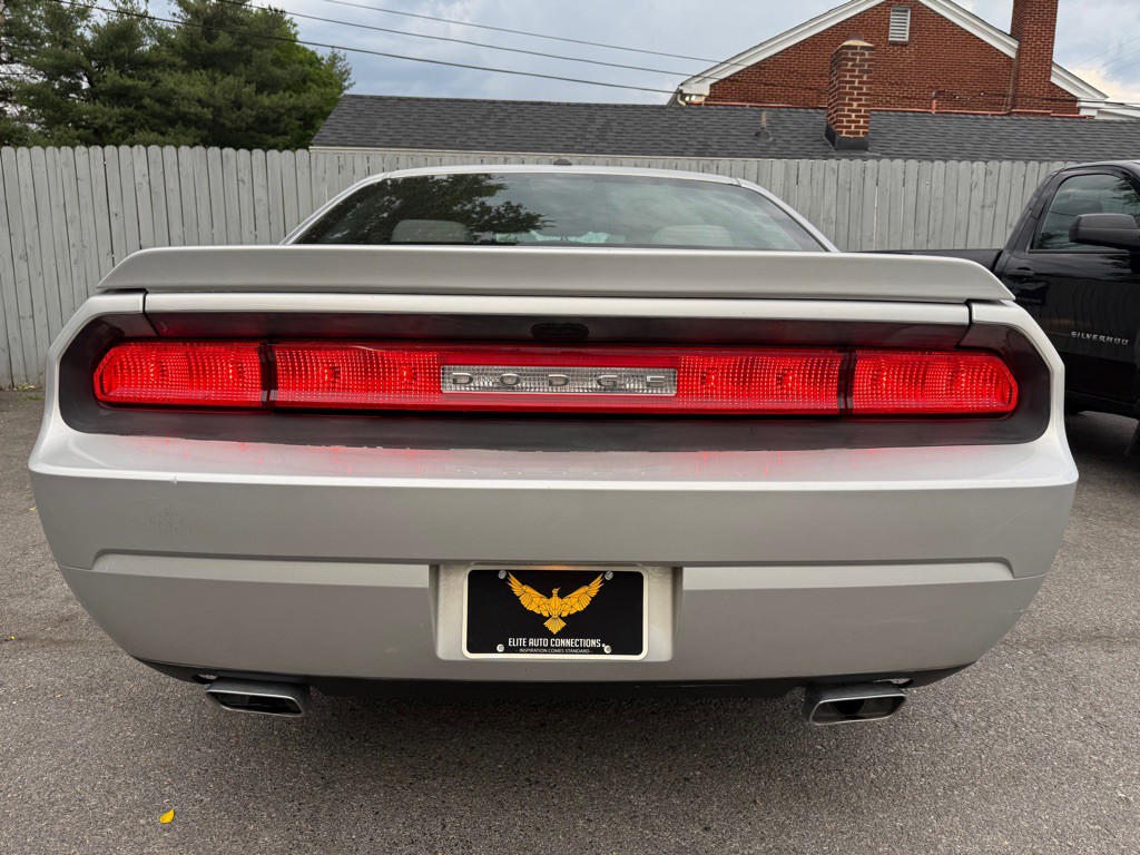 2012 Dodge Challenger Image 8