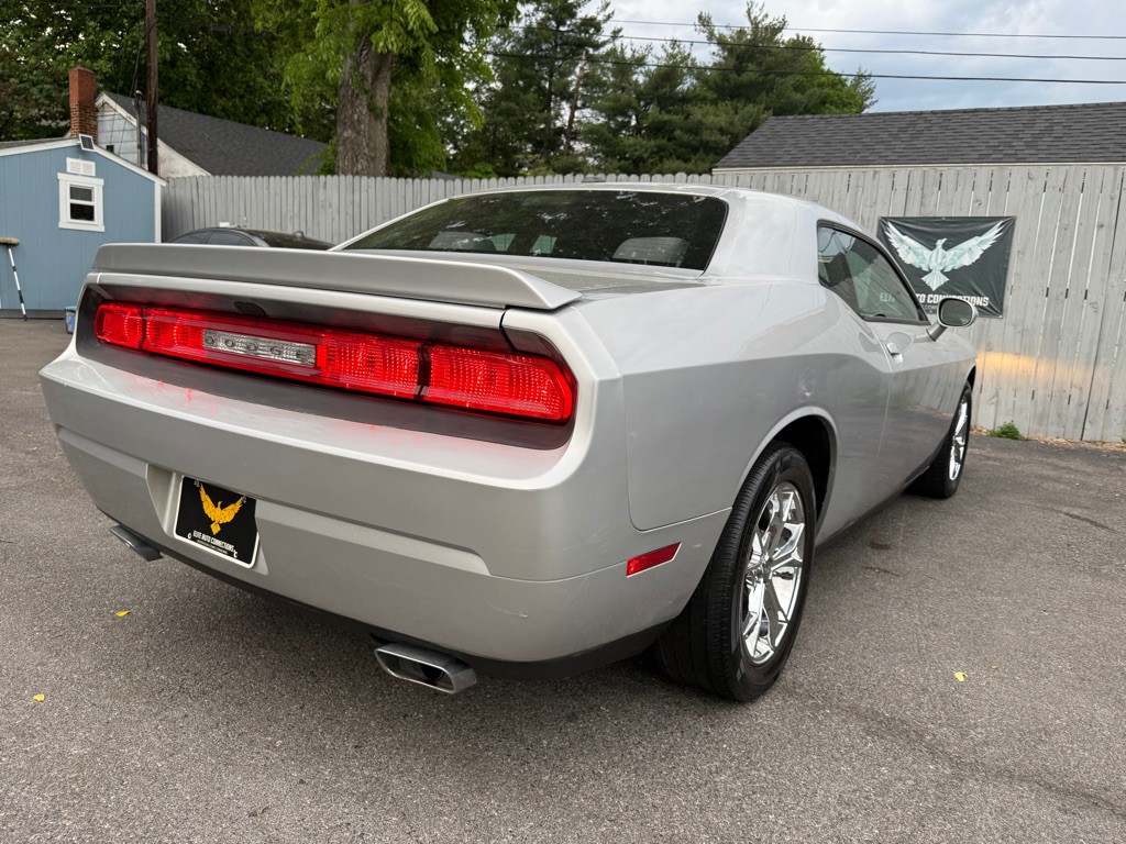 2012 Dodge Challenger Image 9