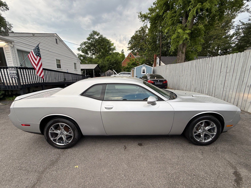 2012 Dodge Challenger Image 10