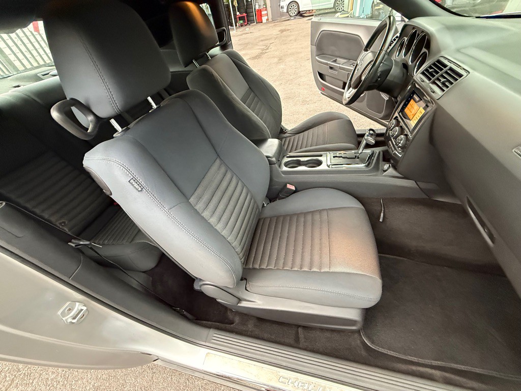 2012 Dodge Challenger Image 19