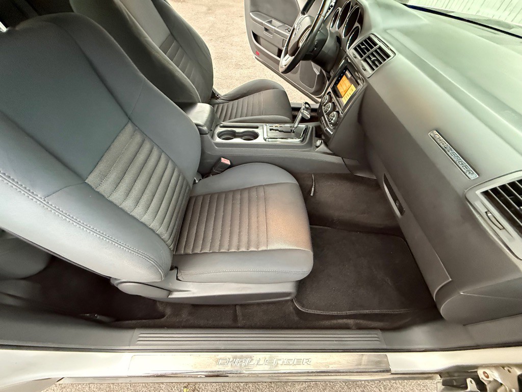 2012 Dodge Challenger Image 25