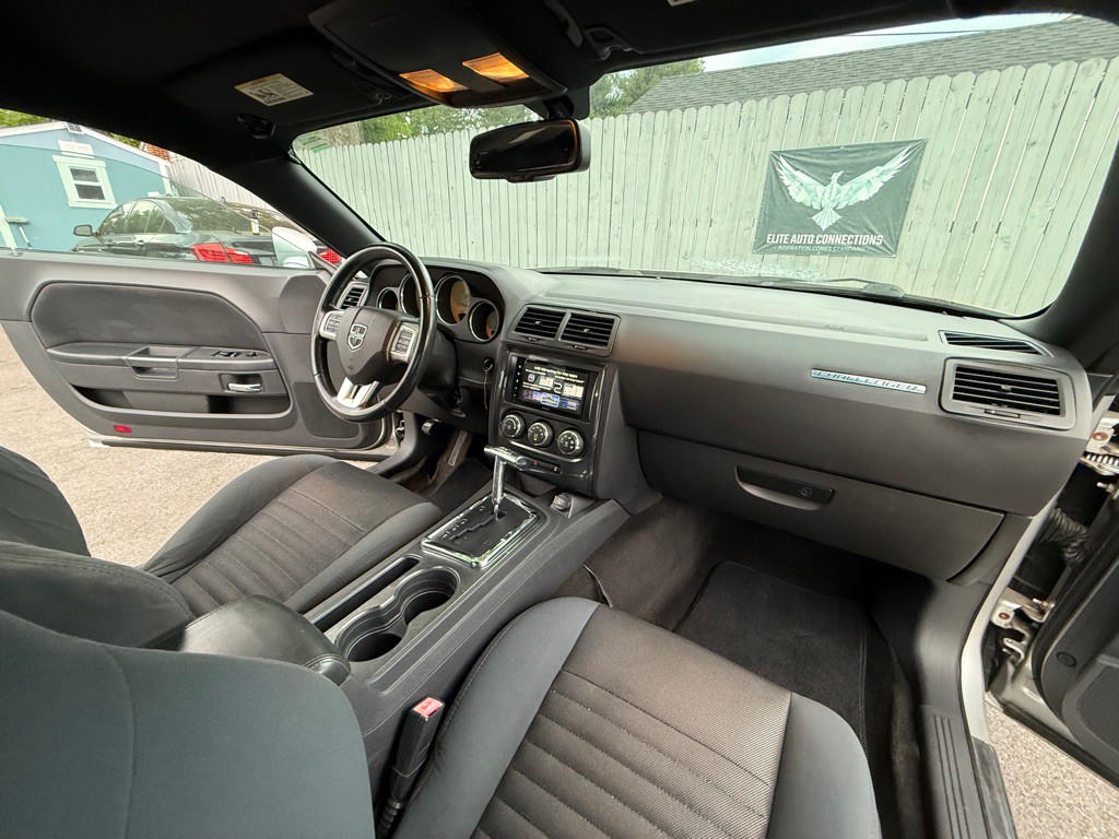 2012 Dodge Challenger Image 27