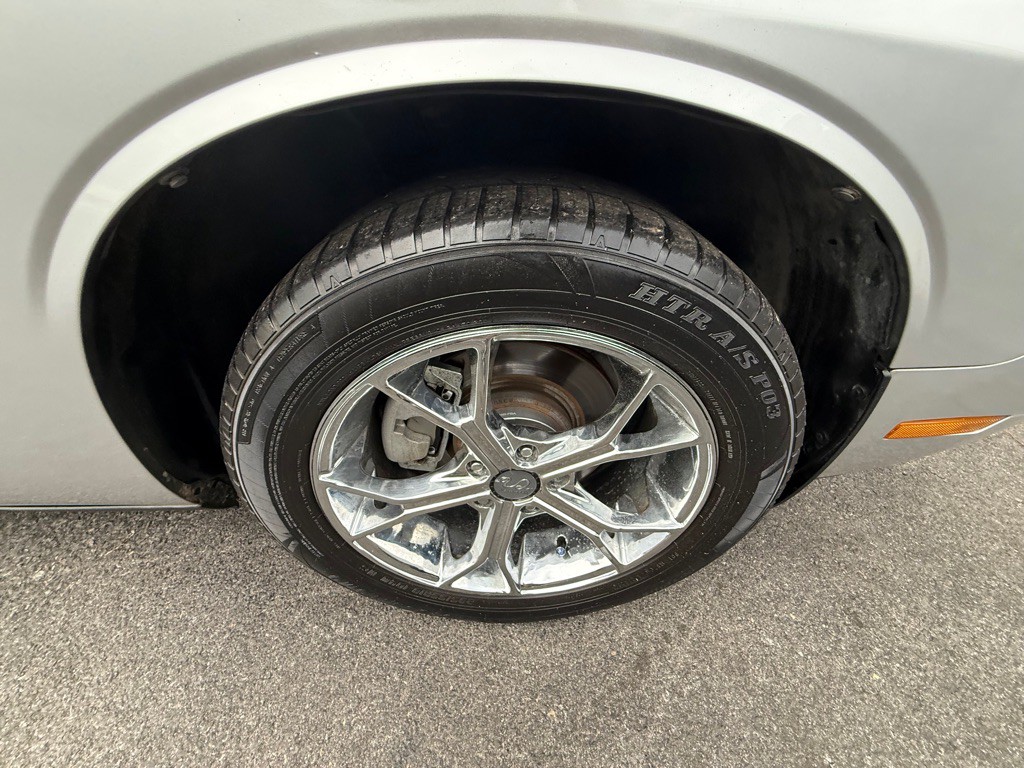 2012 Dodge Challenger Image 30