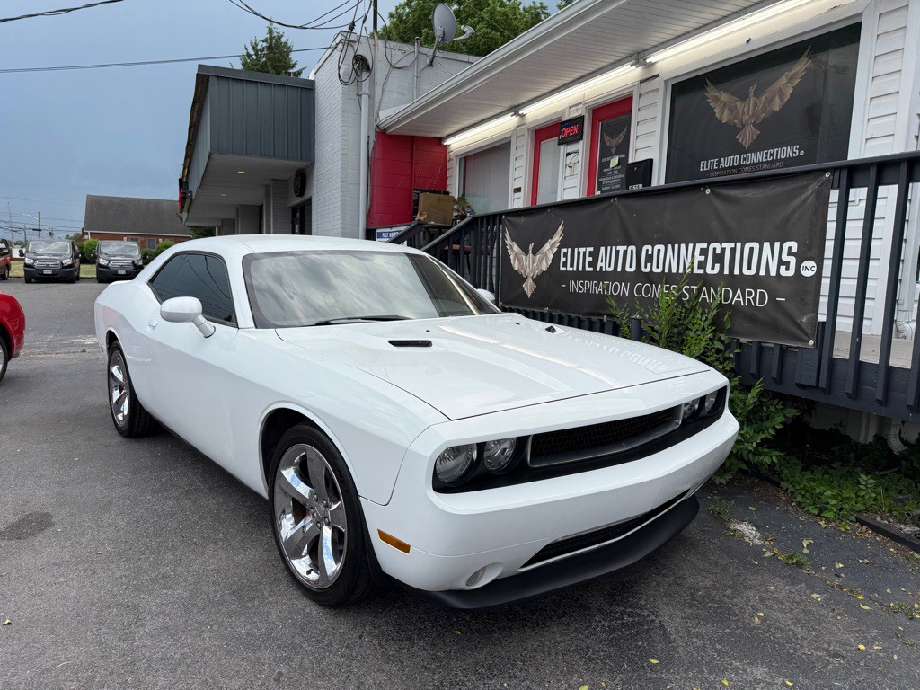 2013 Dodge Challenger Image 1