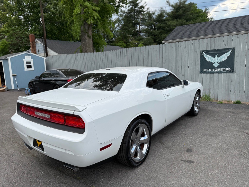 2013 Dodge Challenger Image 8