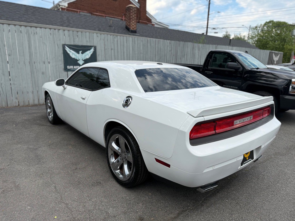 2013 Dodge Challenger Image 11