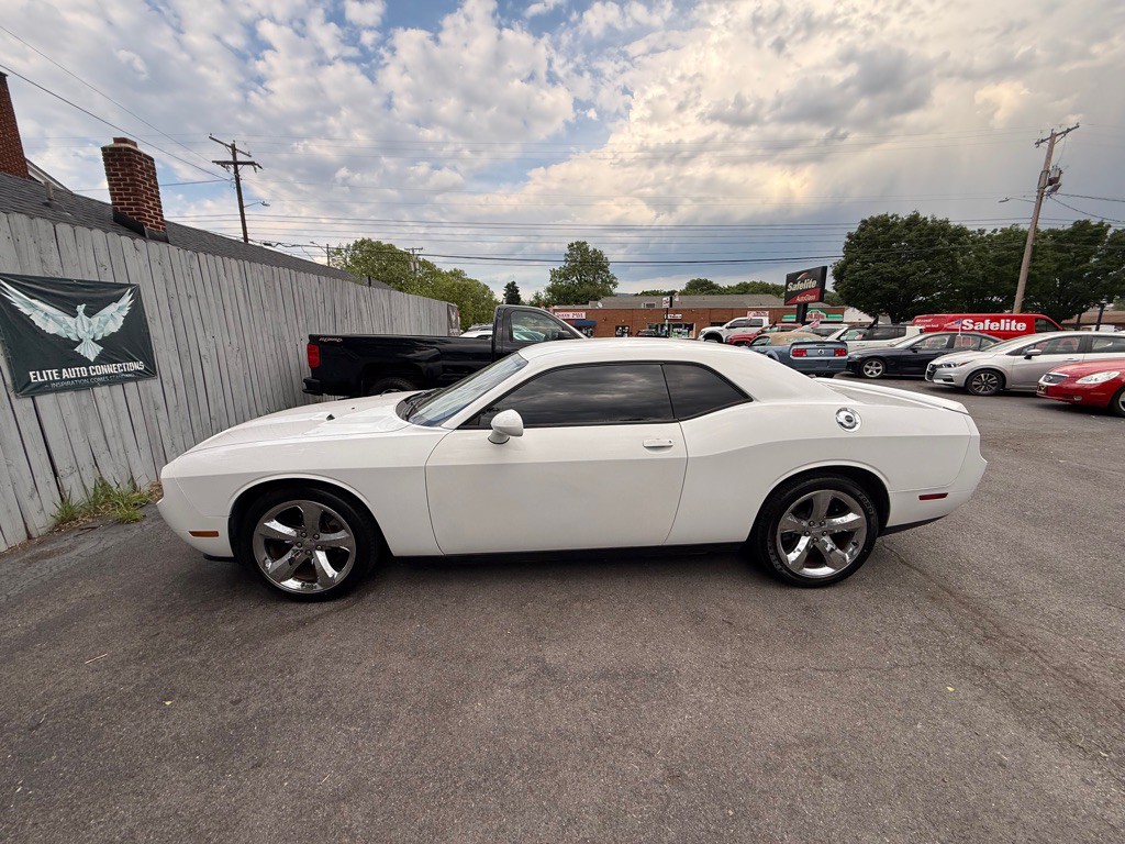 2013 Dodge Challenger Image 12