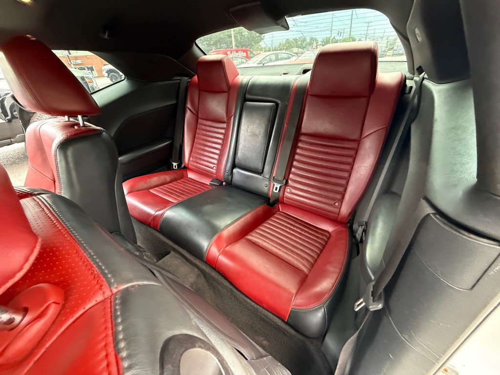 2013 Dodge Challenger Image 19