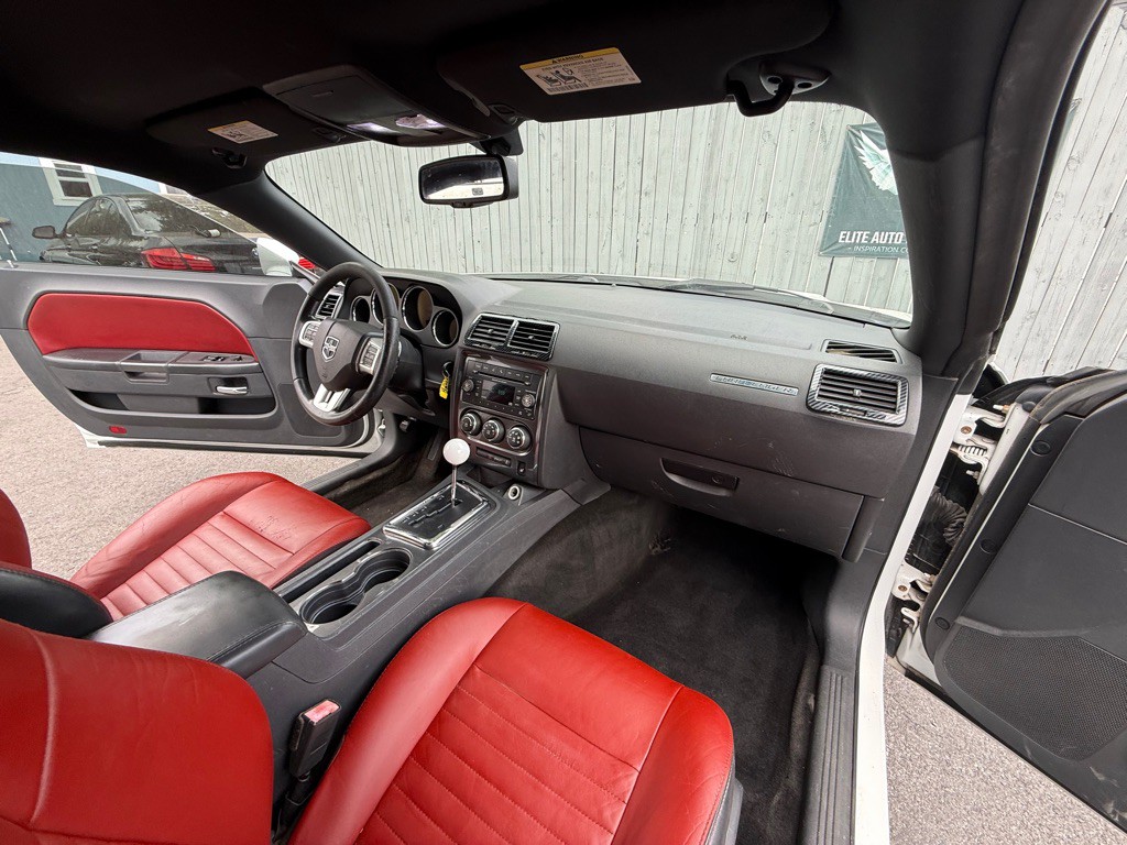 2013 Dodge Challenger Image 21