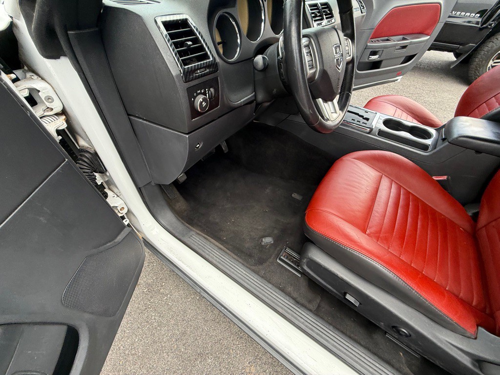 2013 Dodge Challenger Image 22