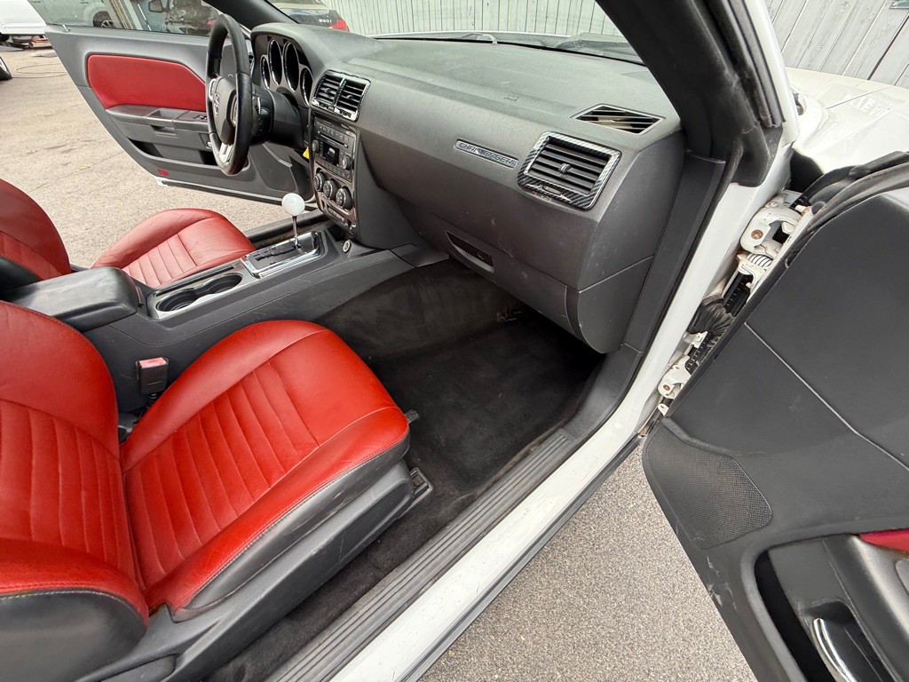 2013 Dodge Challenger Image 23