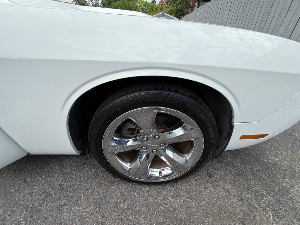 2013 Dodge Challenger Image 25