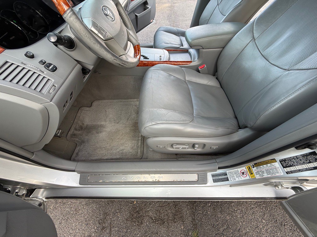 2006 Toyota Avalon Image 16