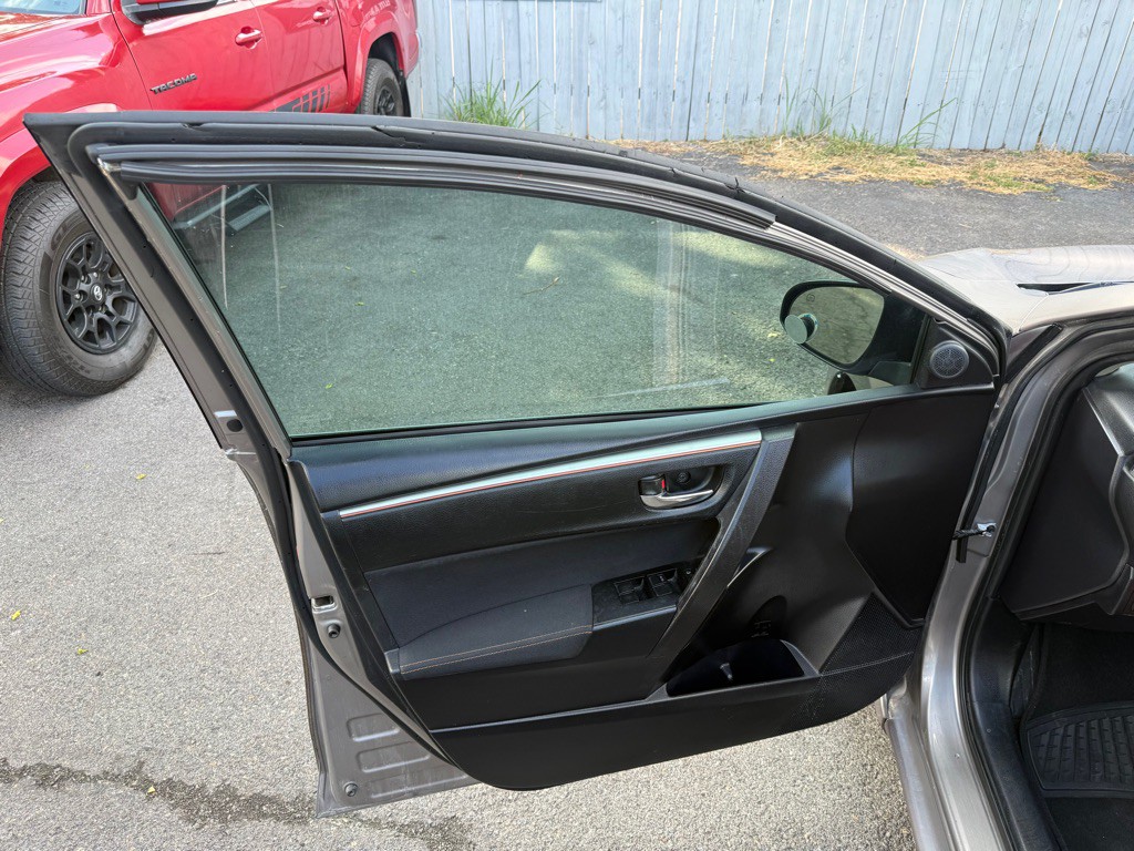 2015 Toyota Corolla Image 9