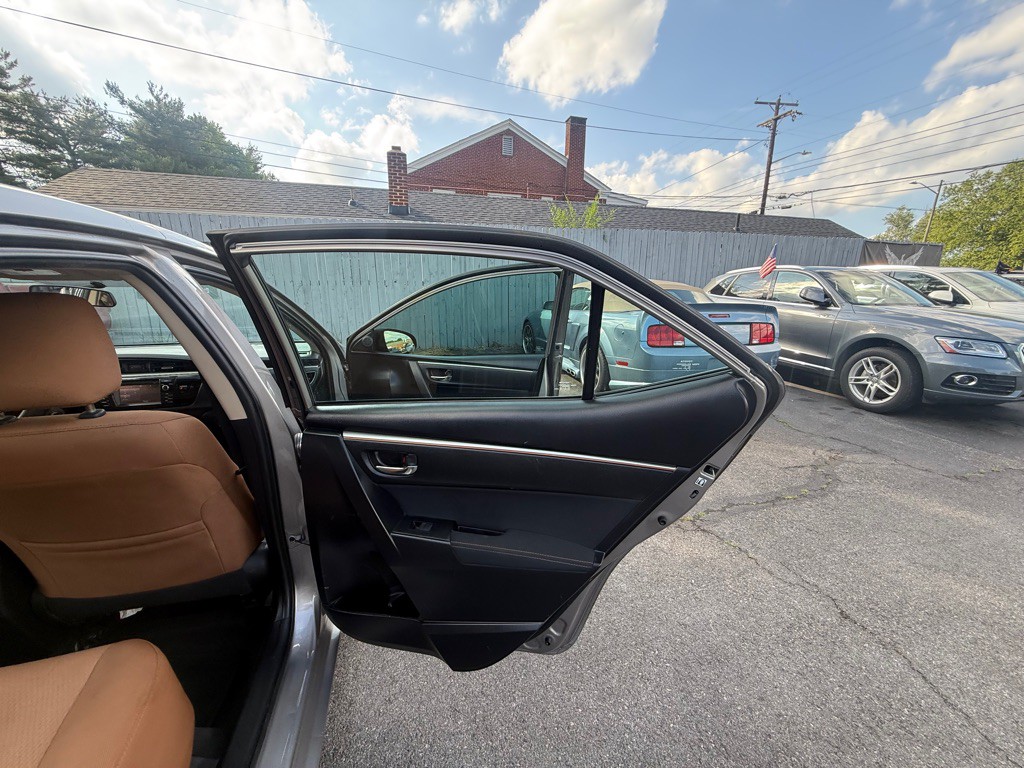 2015 Toyota Corolla Image 15