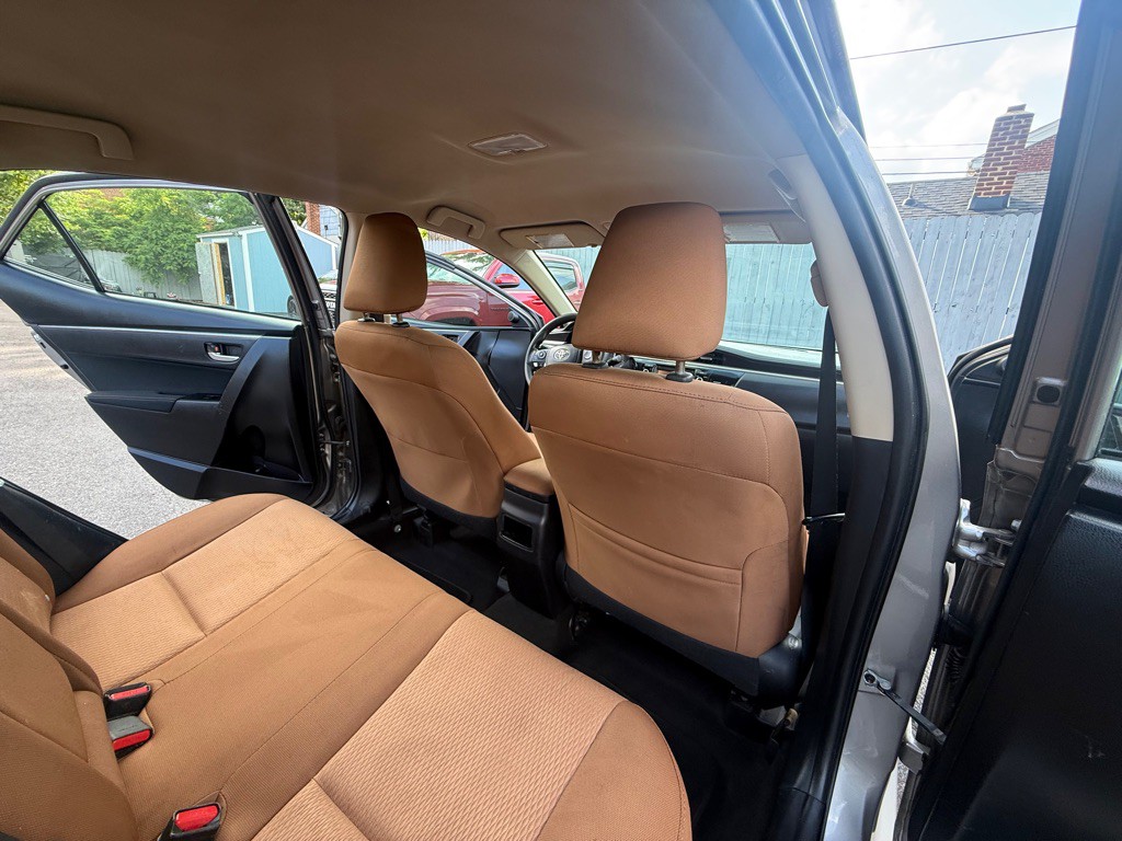 2015 Toyota Corolla Image 16