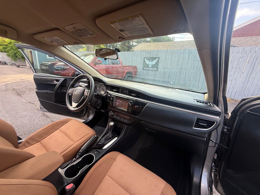 2015 Toyota Corolla Image 18