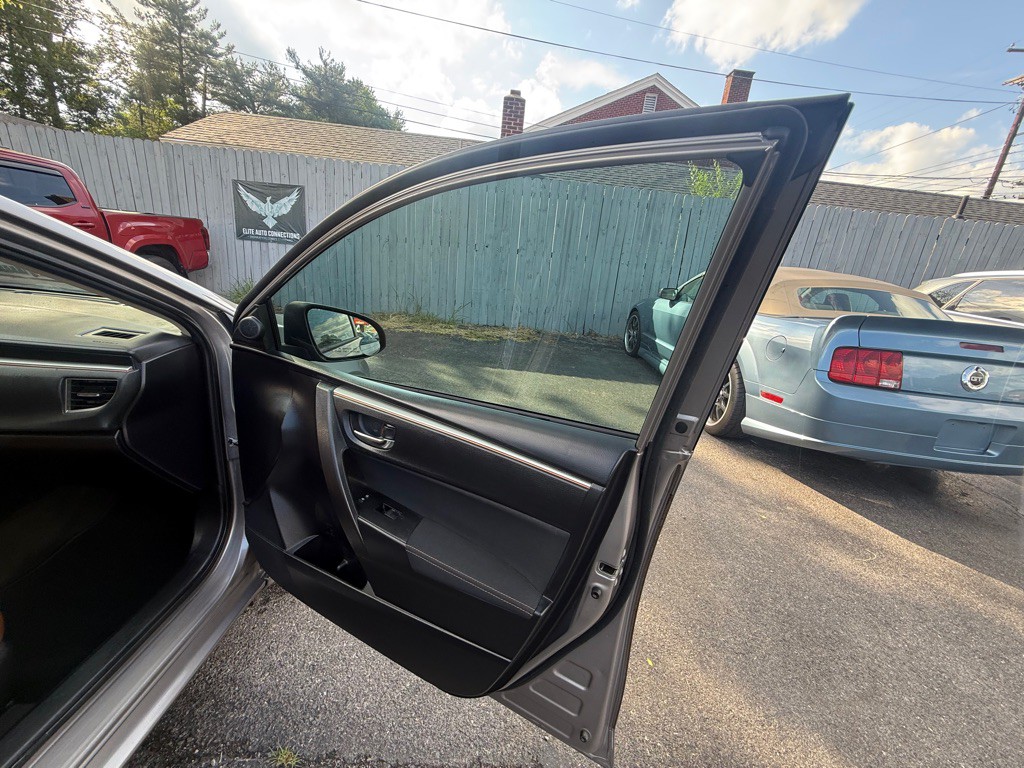 2015 Toyota Corolla Image 39