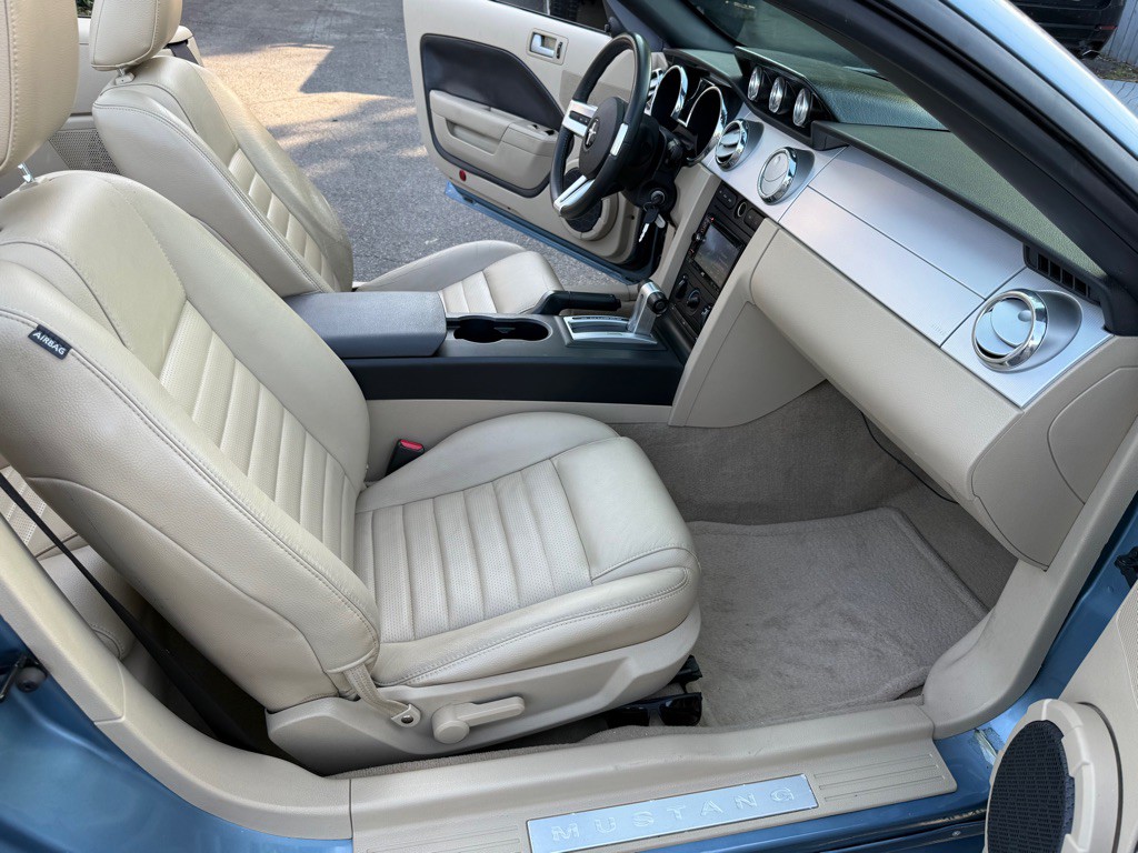 2006 Ford Mustang Image 14