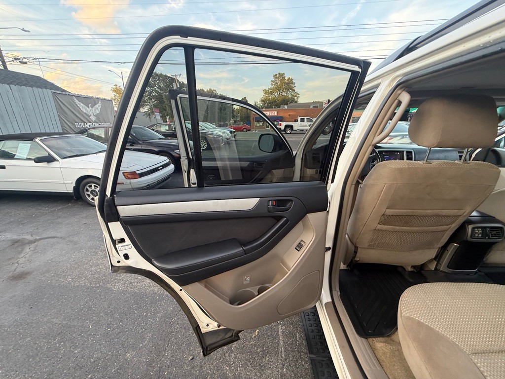 2005 Toyota 4Runner Image 11