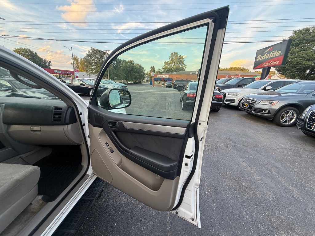 2005 Toyota 4Runner Image 16