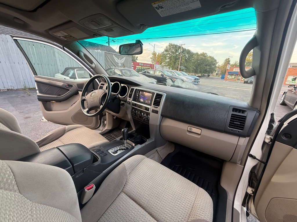 2005 Toyota 4Runner Image 17