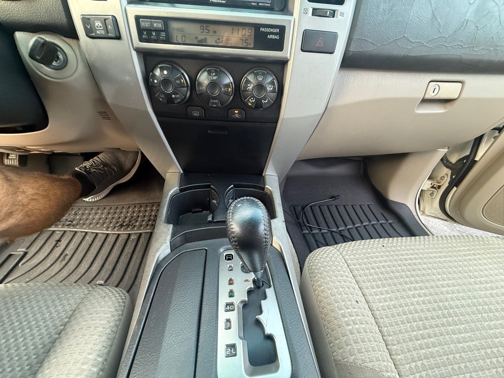 2005 Toyota 4Runner Image 22